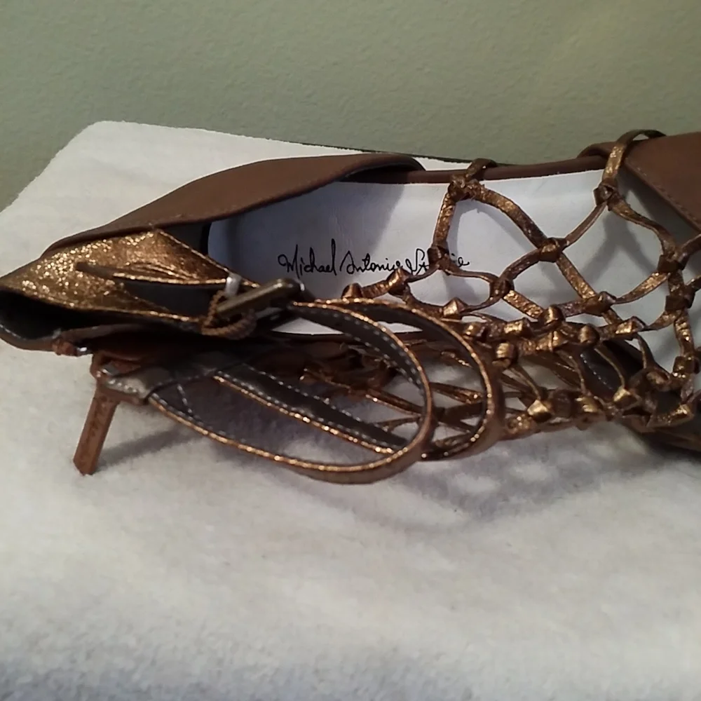 Michael Antonio zipper dust